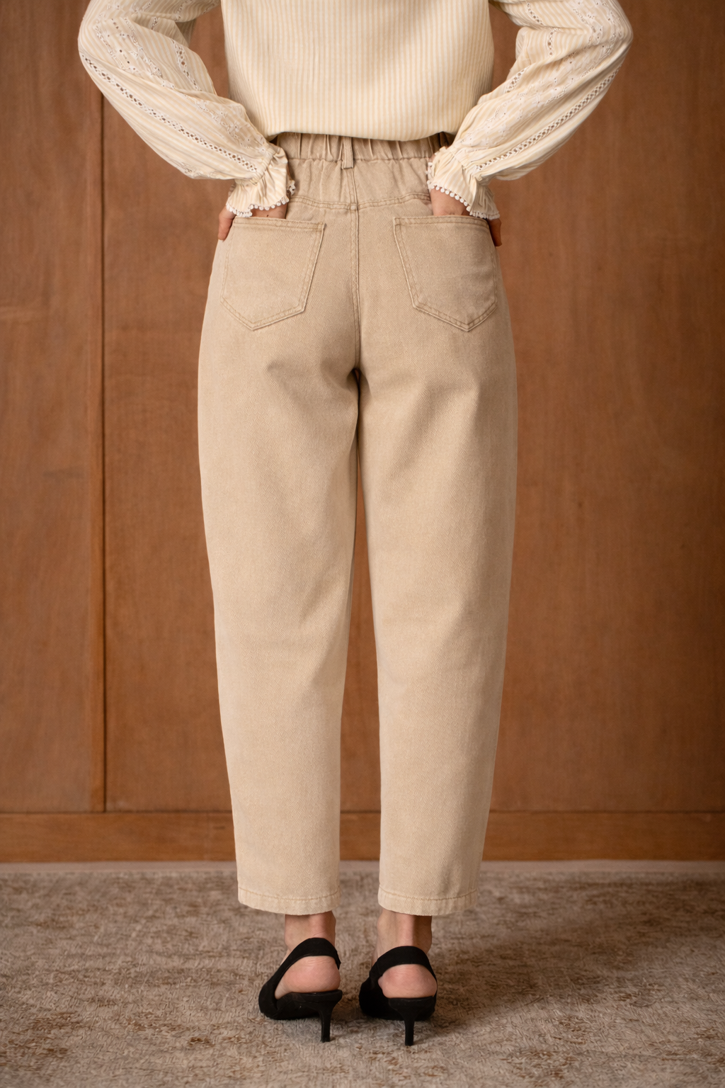 Odette beige balloon barrel Jeans