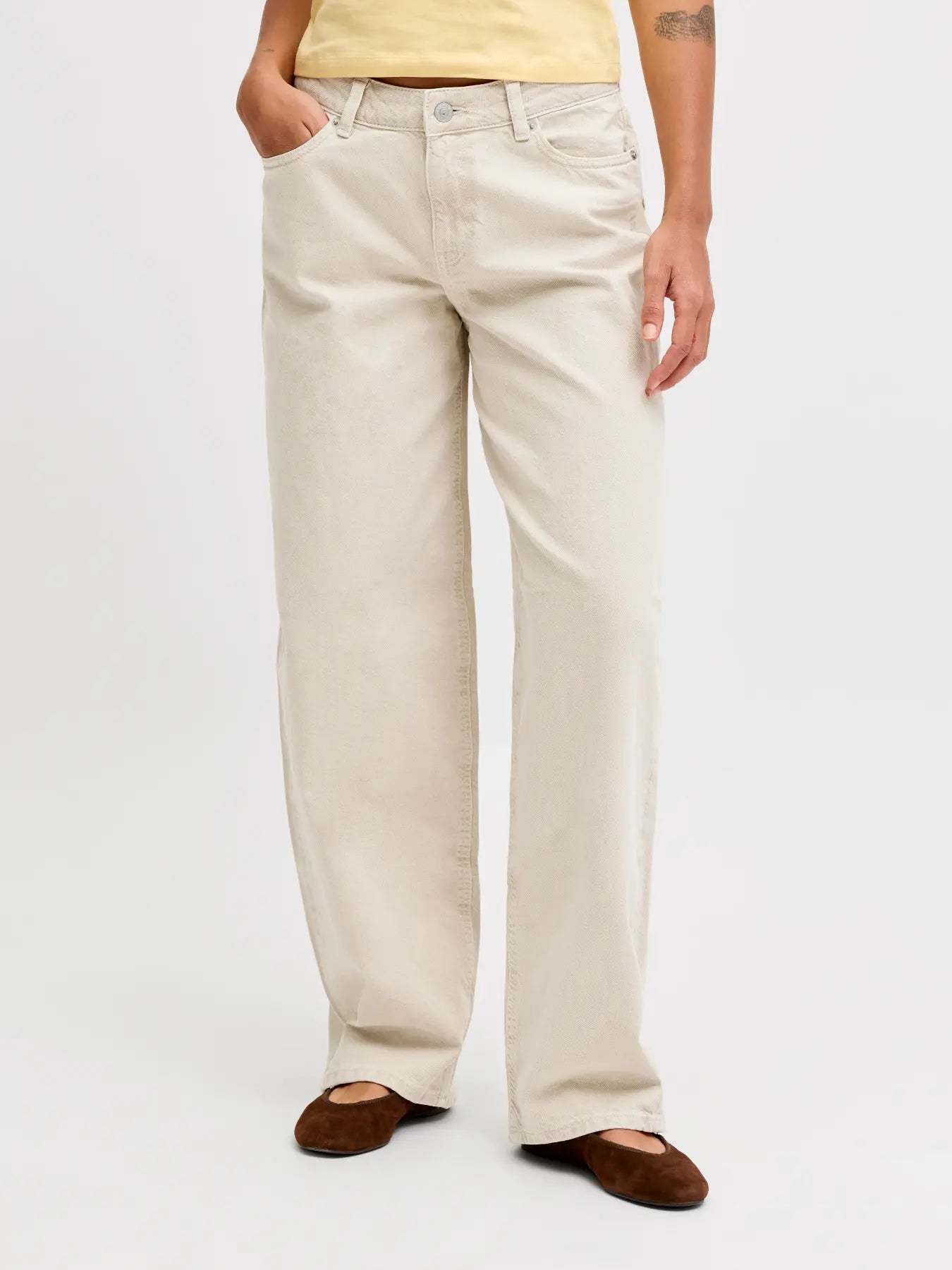 Moonbeam ecru barrell leg jeans