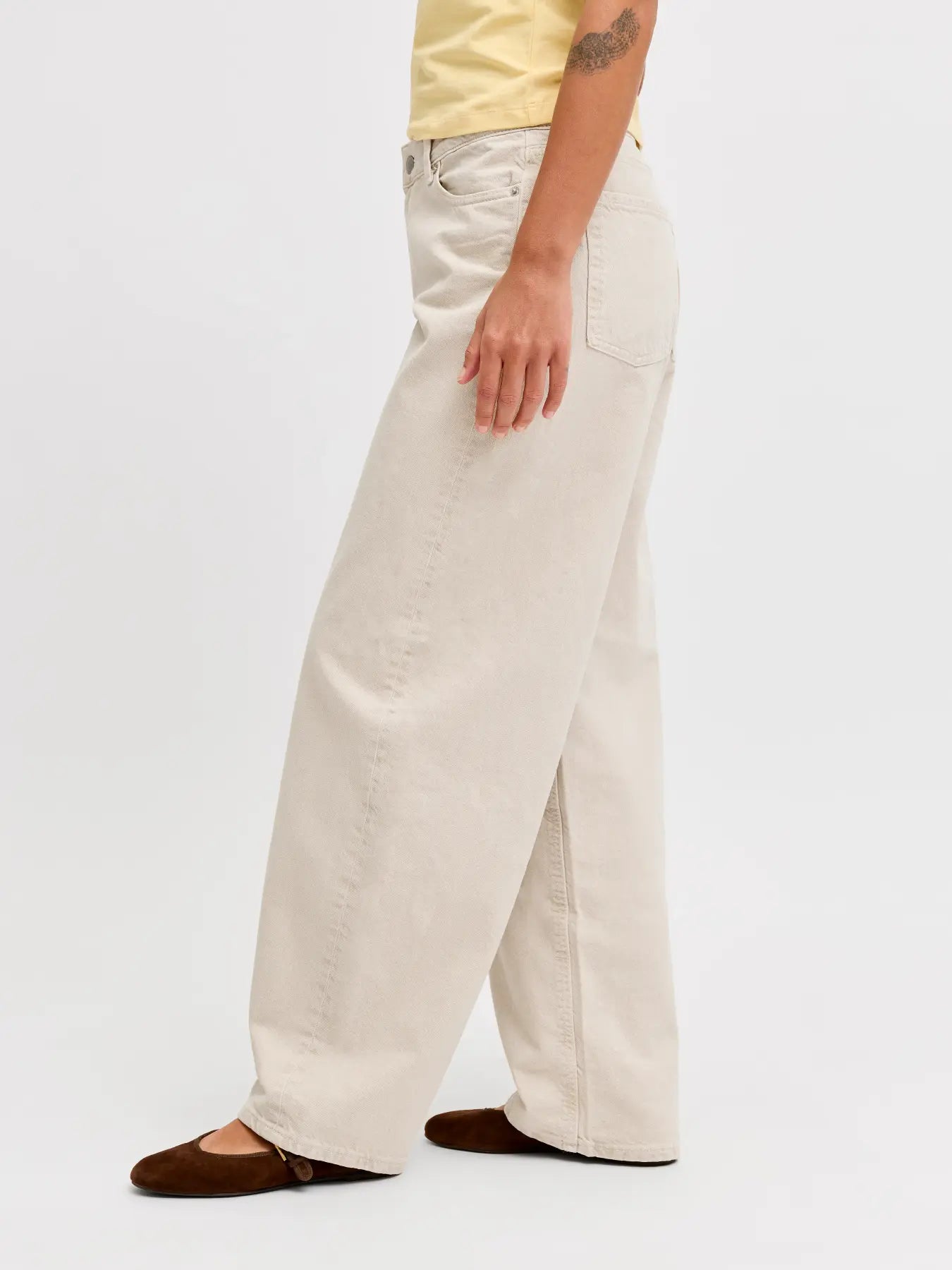 Moonbeam ecru barrell leg jeans