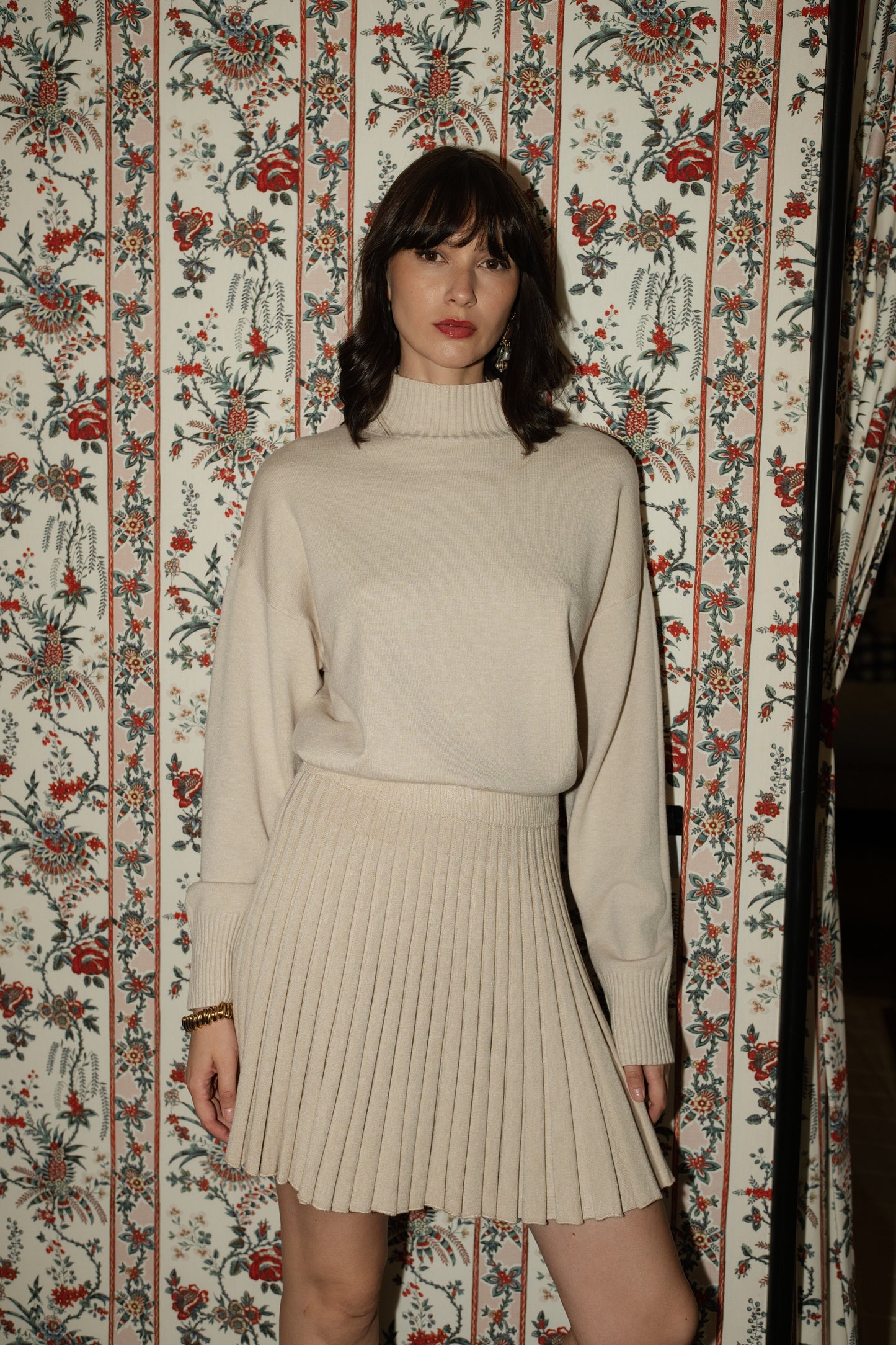 Elise beige short pleated skirt