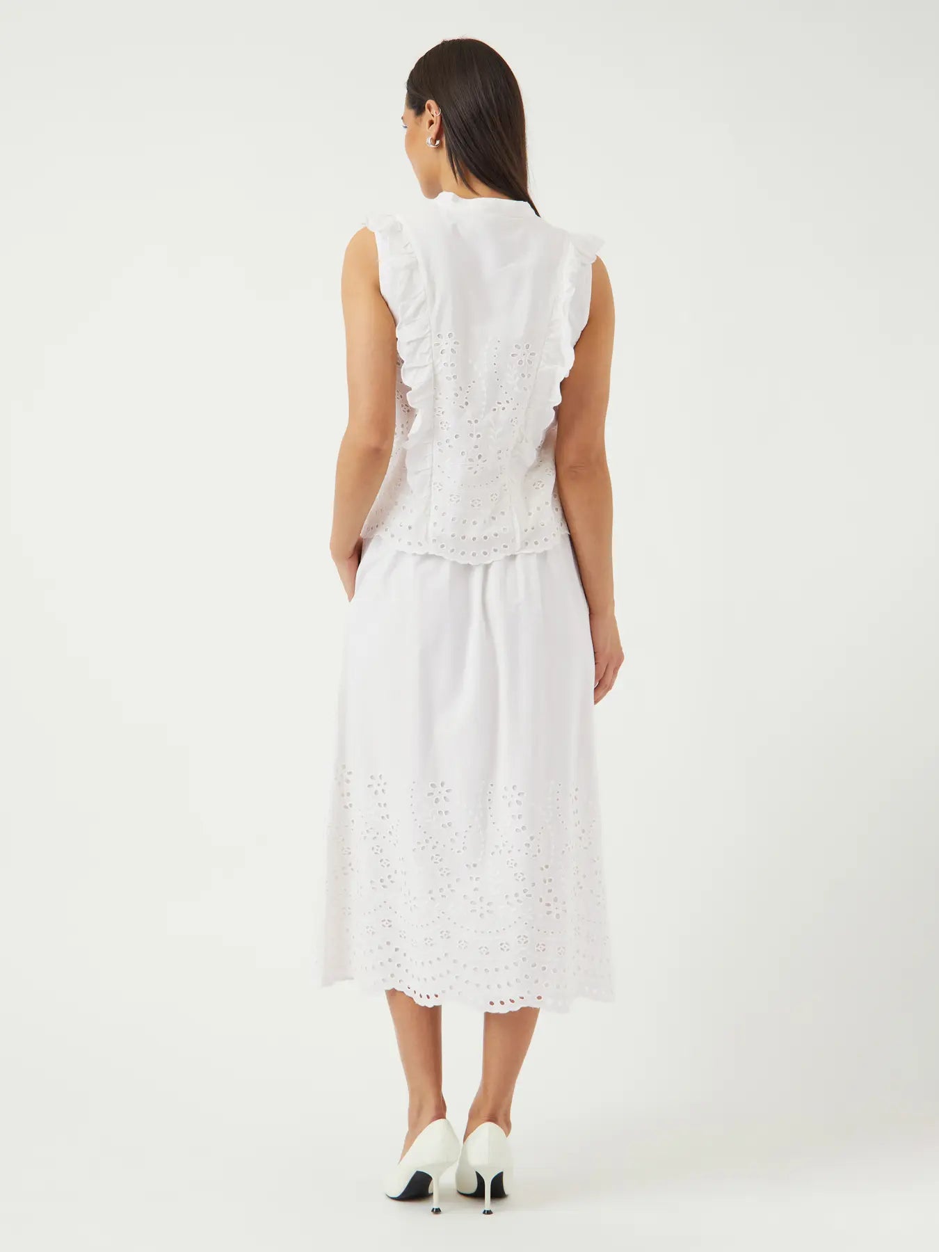YAS star white sleeveless embroidered blouse