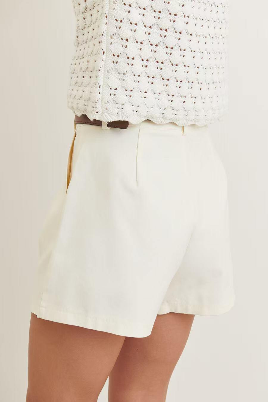 Cara light beige cotton shorts with belt
