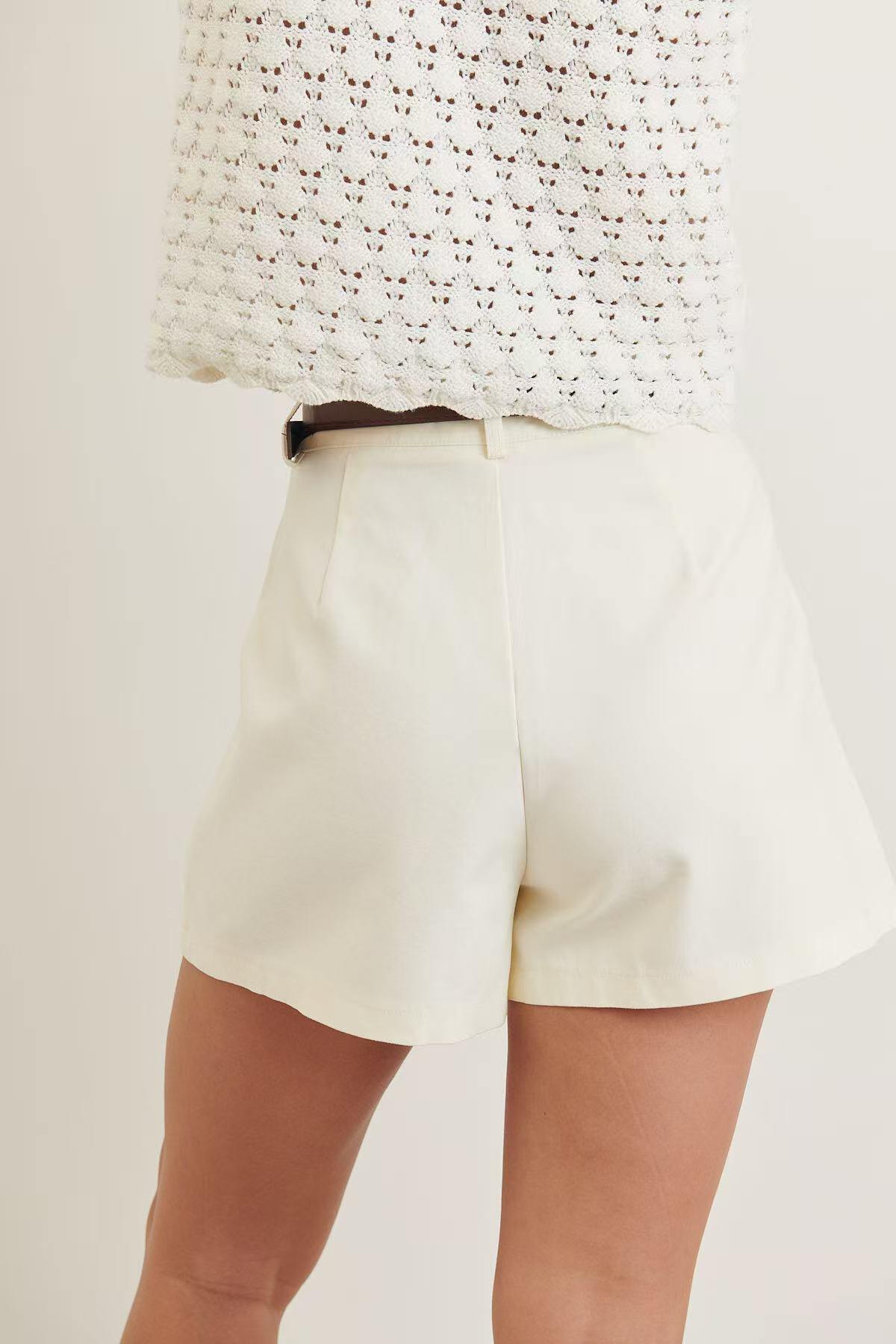 Cara light beige cotton shorts with belt