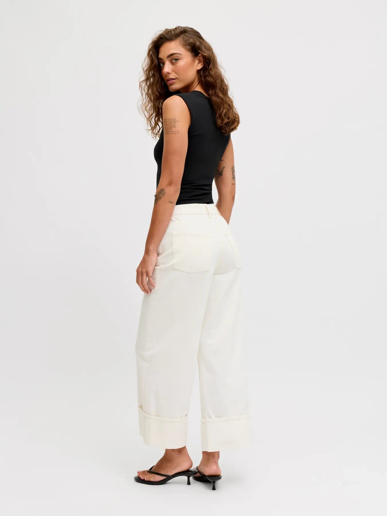 Gigi square neck black top
